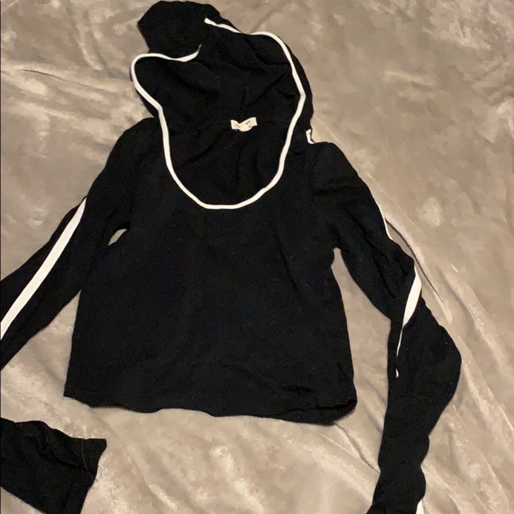 Black and white hooded cropped shirt